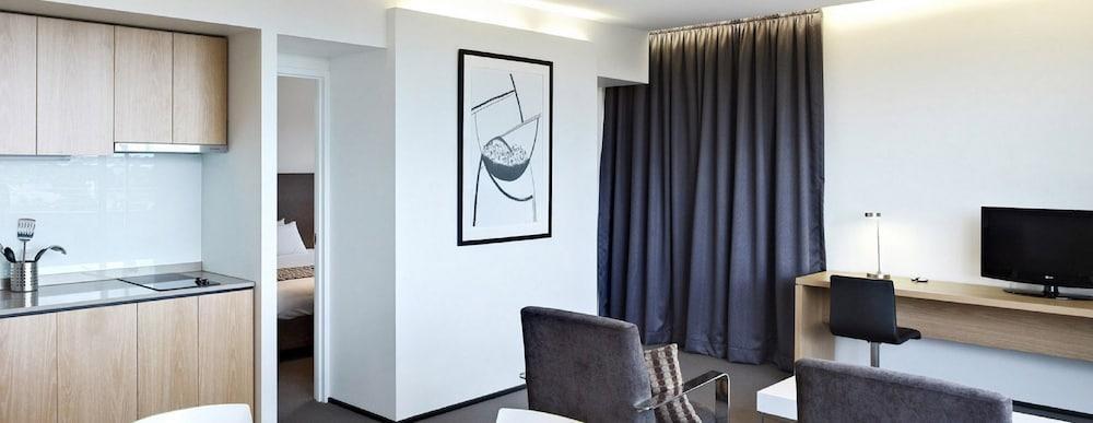 Отель Atura Dandenong Doveton Экстерьер фото